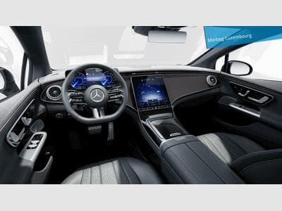 Mercedes EQE 4MATIC AMG-Line (2022) - Photo 9