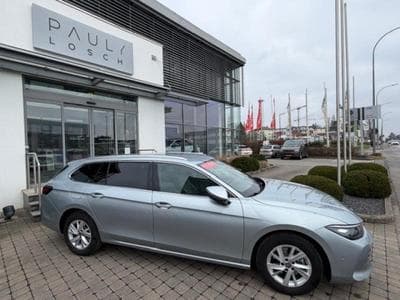 VW Passat Business (2024) - Photo 1