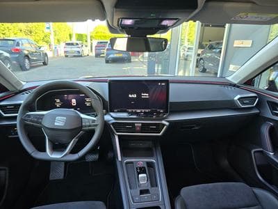 Seat Leon FR 1.5 eTSI 115cv DSG7 Black Edition (2025) - Photo 8