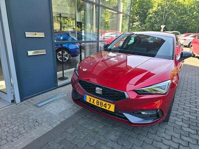 Seat Leon FR 1.5 eTSI 115cv DSG7 Black Edition (2025) - Photo 2