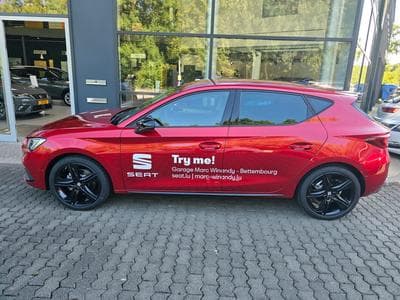 Seat Leon FR 1.5 eTSI 115cv DSG7 Black Edition (2025) - Photo 3