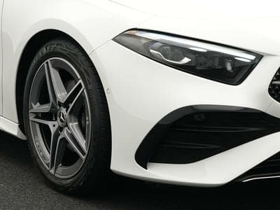 Mercedes Classe A AMG-Line Multi+Kamera+AHK+Ambi (2025) - Foto 9