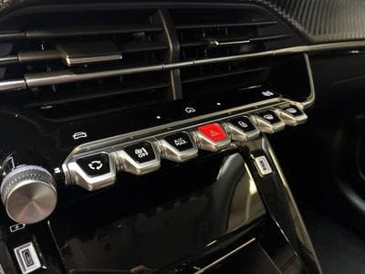PEUGEOT 208 1.2 Hybrid 100ch Allure e-DCS6 (2024) - Foto 10