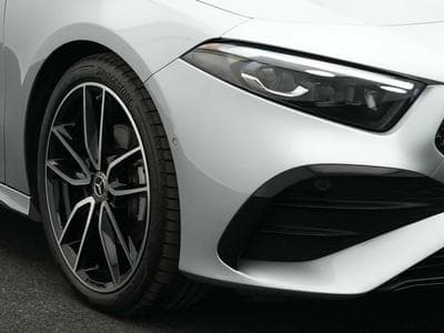 Mercedes Classe A d AMG-Line Multi+Kamera+Night+19"+AHK (2025) - Foto 9