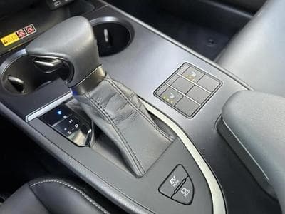 Lexus UX (2023) - Foto 12