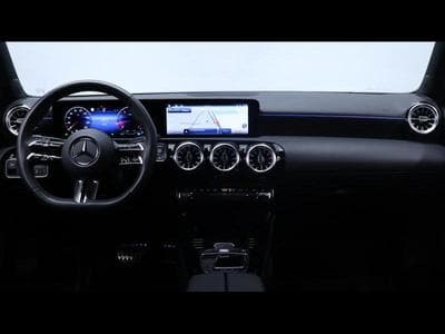 Mercedes A 180 AMG Line 7g-DCT (2024) - Foto 13