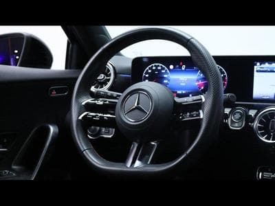 Mercedes A 180 AMG Line 7g-DCT (2024) - Photo 14
