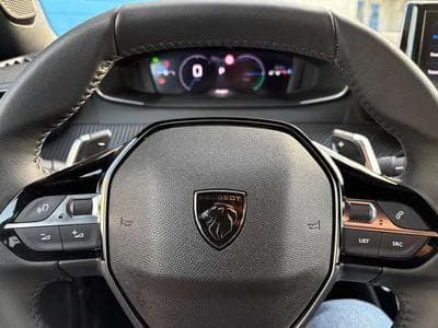 Peugeot 2008 2008 Hybrid 145 e-DSC Allure (2025) - Foto 11