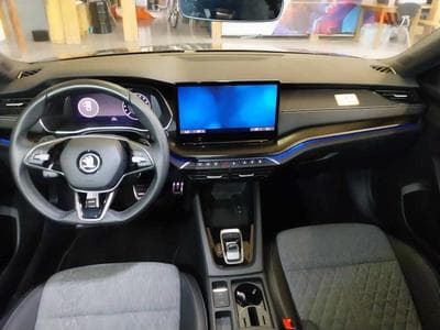 Skoda Octavia Sportline (2024) - Foto 2