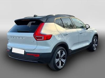 Volvo XC40 (2022) - Photo 2