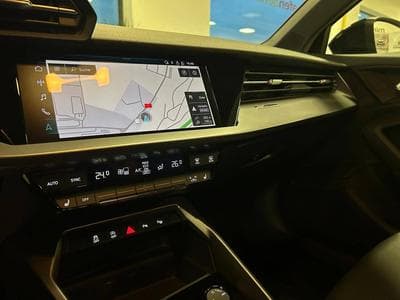 Audi A3 Sportback 35 TFSI S line (2024) - Photo 9