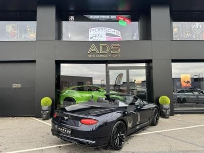 Bentley Continental GTC W12 Speed Carbon Sondermod 6.0L 659CV (2022) - Photo 2