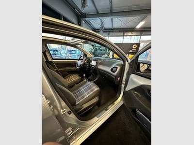 Peugeot 108 1.0 Style Top toit ouvrant (2019) - Photo 10