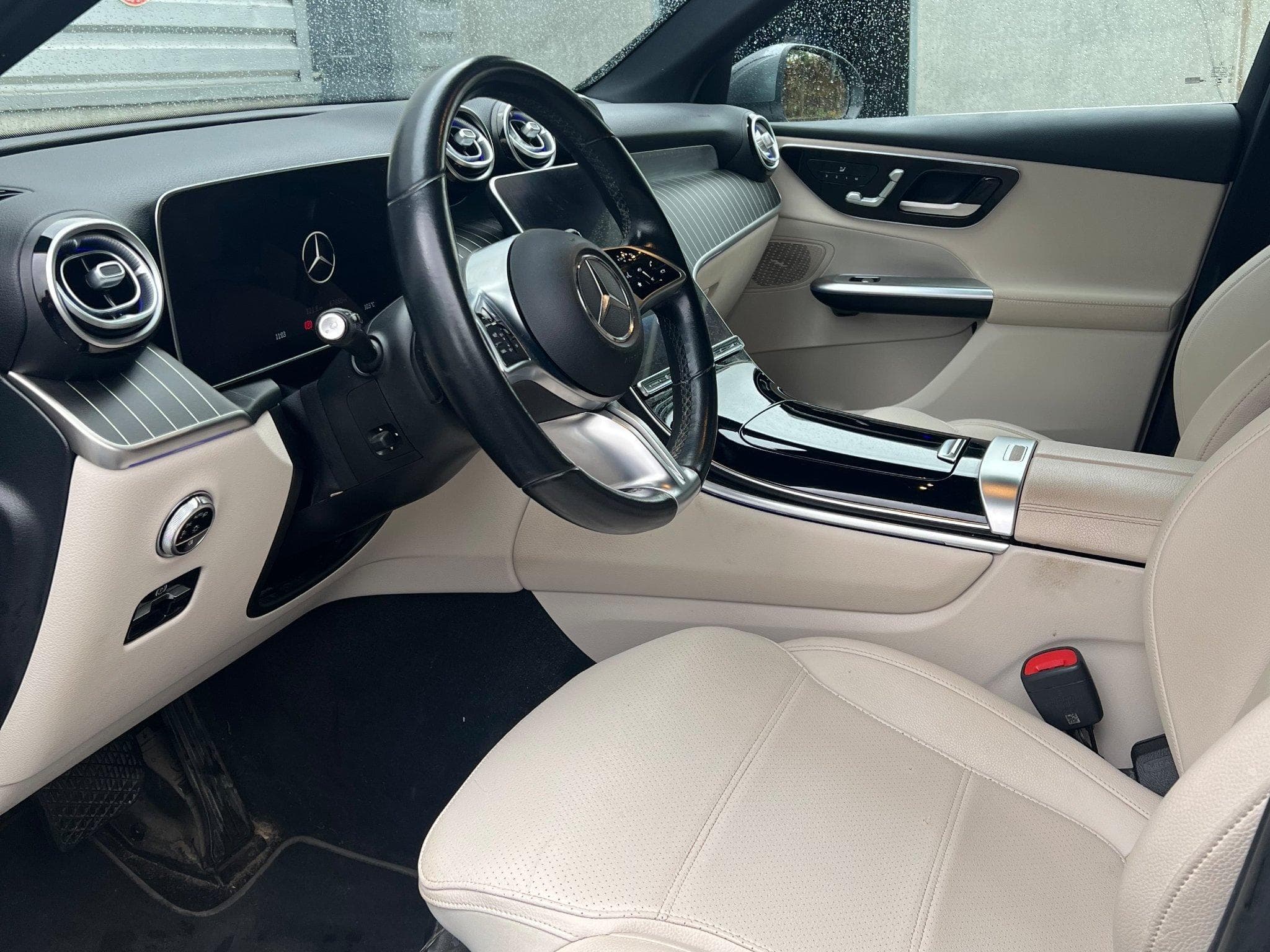 Mercedes GLC 200 Luxury Line (2023) - Photo 8