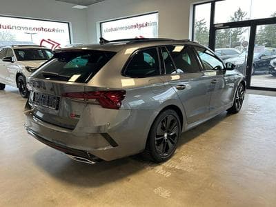 Skoda Octavia RS 4X4 (2023) - Foto 3