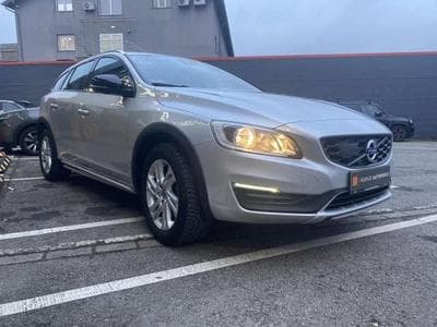 Volvo V60 vente privé (2018) - Photo 4