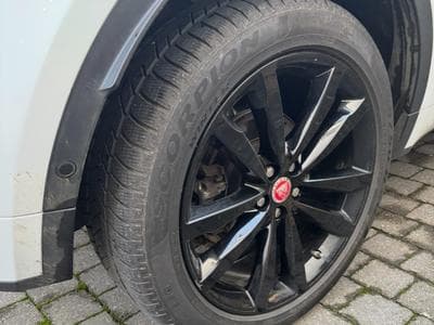 Jaguar E-Pace P300 AWD R-Dynamic HSE (2020) - Photo 4