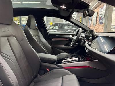 Audi A6 A6 Avant 2.0 TDi 204cv Auto S-LINE (New Modèle) (2025) - Foto 8