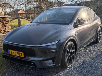 Tesla Model Y Performance "Juniper" (2025) - Photo 1