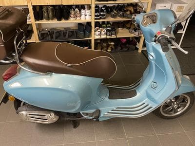 Piaggio Vespa Anniversairy 70 (2016) - Photo 1