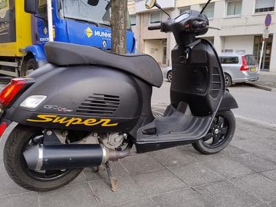 Vespa GTS Noite (2021) - Photo 1