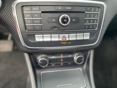 Mercedes A 180 Sport 7G-DCT Toit Ouvrant (2016) - Photo 10