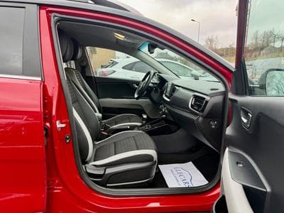 Kia Stonic 1.0 T-GDI 120 DCT (2020) - Photo 9