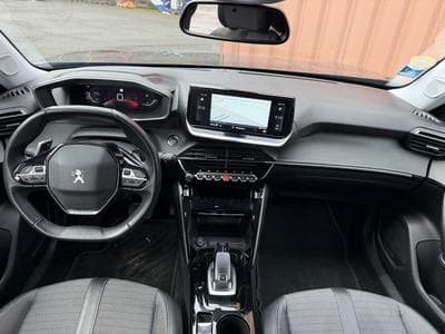 Peugeot 2008 1.5 HDI 130CH EAT8 ALURE (2021) - Foto 3