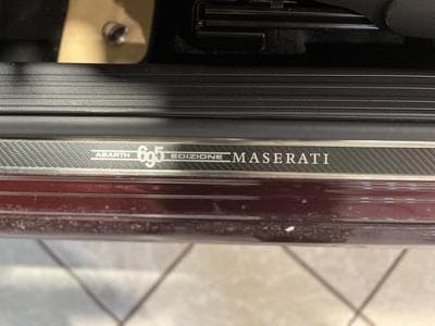 Abarth 695 695C Edizione Maserati numéroté 007/499 (2012) - Photo 15