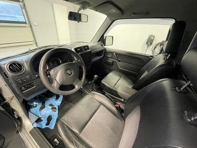 Suzuki Jimny (2010) - Photo 3