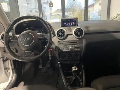Audi A1 1.6 TDI S line Sportpaket (2013) - Photo 14