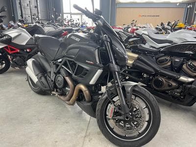 Ducati Diavel 1200 CARBON (2013) - Photo 1