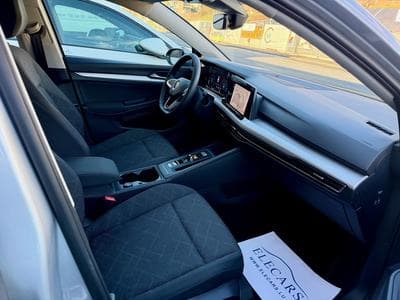 VW Golf VIII 1.0 TSI 110 DSG7 Life NAVI/CAM/ACC (2022) - Photo 9