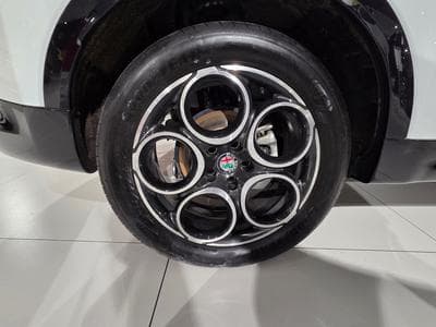 Alfa-Romeo Tonale TI 1.5 HYBRID DCT 160 CV (2025) - Photo 4
