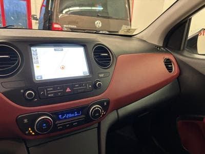 Hyundai i10 ** NAVI ** SHZ ** PDC **NUR 36.789 KM** (2027) - Foto 10