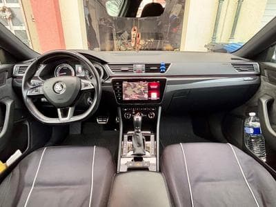 Skoda Superb Sportline (2018) - Foto 1