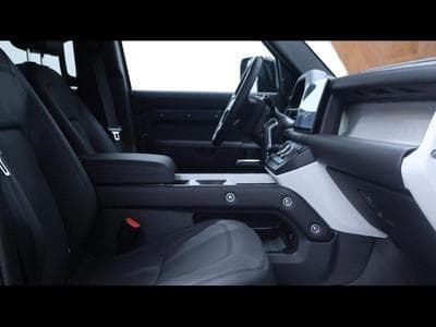 Land-Rover Defender 110 D200 X-Dynamic SE AWD Auto (2026) - Photo 10