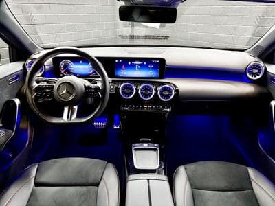 Mercedes A 200 AMG EDITION 163 CV * CAMÉRA *MBUX * KEYLESS * (2023) - Photo 9