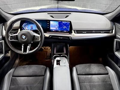 BMW X1 18i sDrive 136 CV M-Sport * Hayon * Caméra * Sièges chauffan (2025) - Photo 9