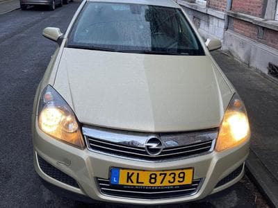 Opel Astra voiture (M1) (2004) - Photo 1