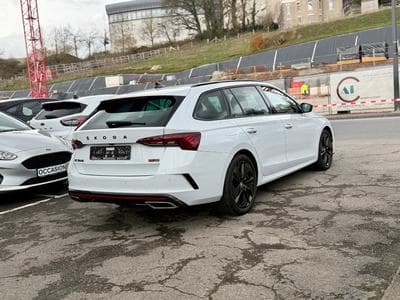 Skoda Octavia Combi 2.0 Tdi RS DSG PANO/CAM/ACC (2023) - Photo 6