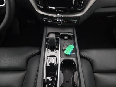 Volvo XC60 B4 Plus Dark / Essence (2024) - Photo 11