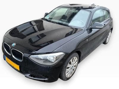 BMW 114 attache remorque (2014) - Photo 1