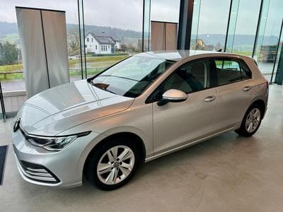 VW Golf 1.0 TSI LIFE 110CV DSG7 (2023) - Photo 1