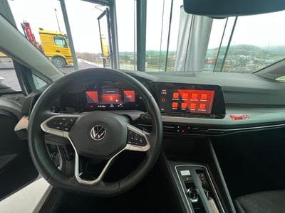 VW Golf 1.0 TSI LIFE 110CV DSG7 (2023) - Photo 9