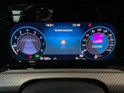 VW Golf R-Line+DSG+RearView+LED (2022) - Photo 11