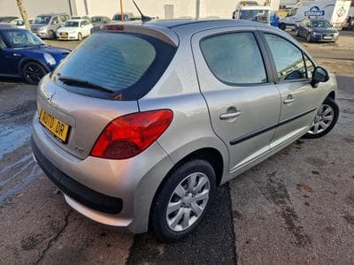 Peugeot 207 1.4 88 CV  Pack Clim (2007) - Photo 4