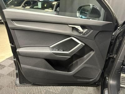 Audi Q3 Sportback S-Line S-Tronic PANO 35 TDI 150 (2025) - Photo 11