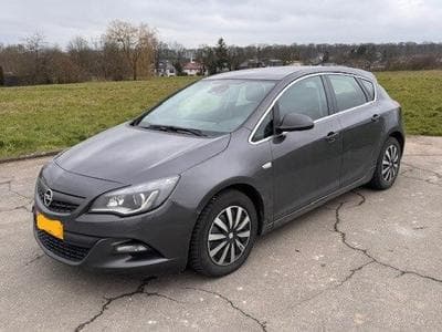 Opel Astra Sport Tourer (2012) - Photo 1