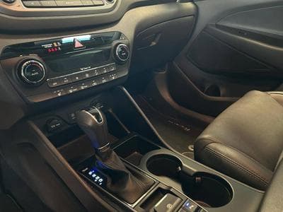 Hyundai Tucson Premium 4WD (2016) - Photo 11